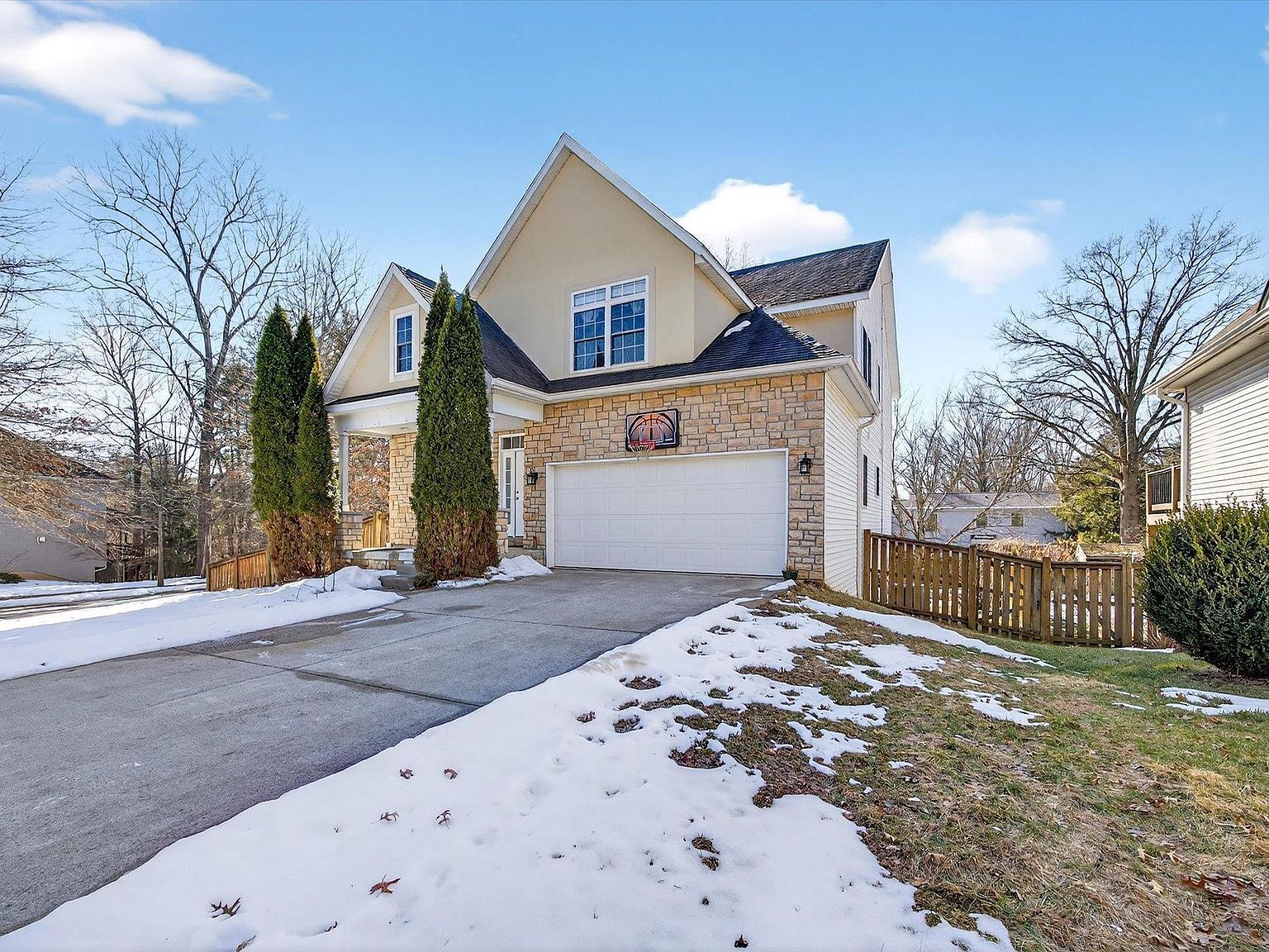 1982 E Cheyanne Ln Bloomington, IN 47401 - Thumbnail 3