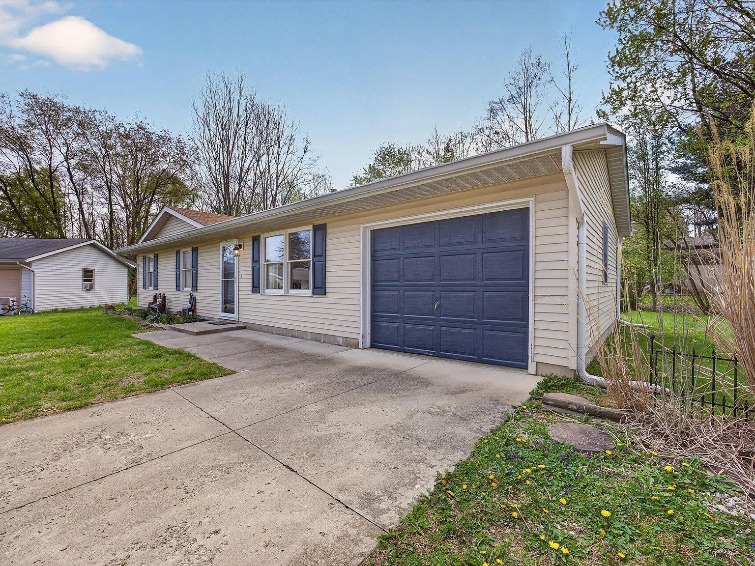 433 S Tulip Tree Ct Ellettsville, IN 47429 - Thumbnail 3