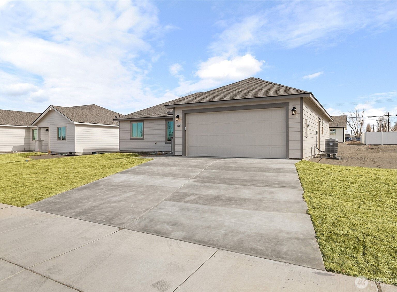 215 Lessor Loop Moses Lake, WA 98837 - Thumbnail 3