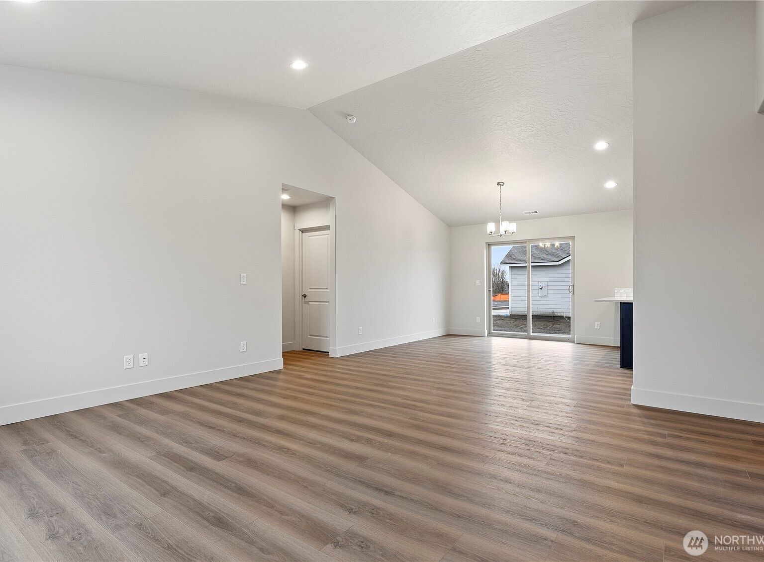 202 N Sandy Loop Moses Lake, WA 98837 - Thumbnail 3