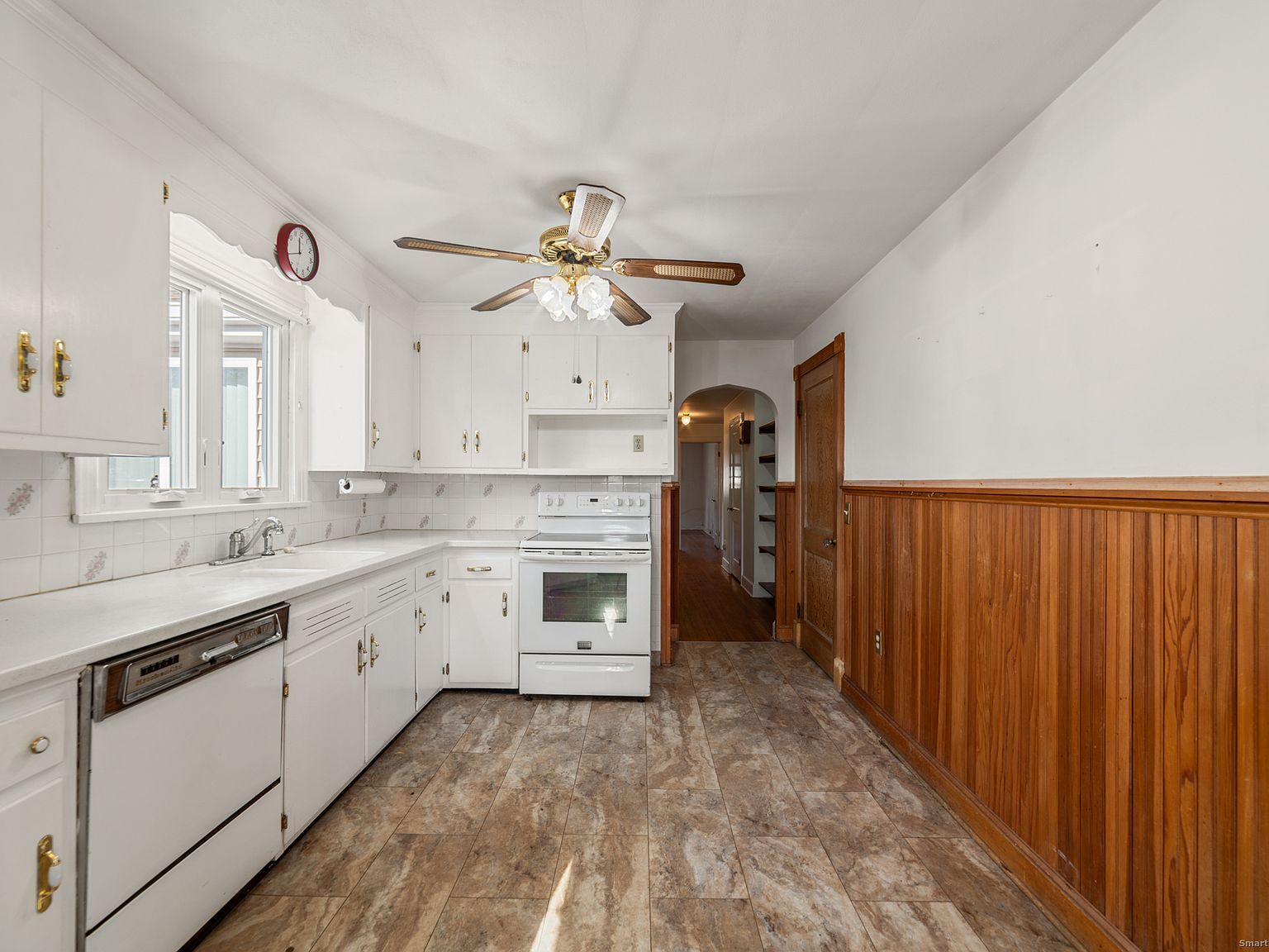 349 Amity Rd Bethany, CT 06524 - Thumbnail 3