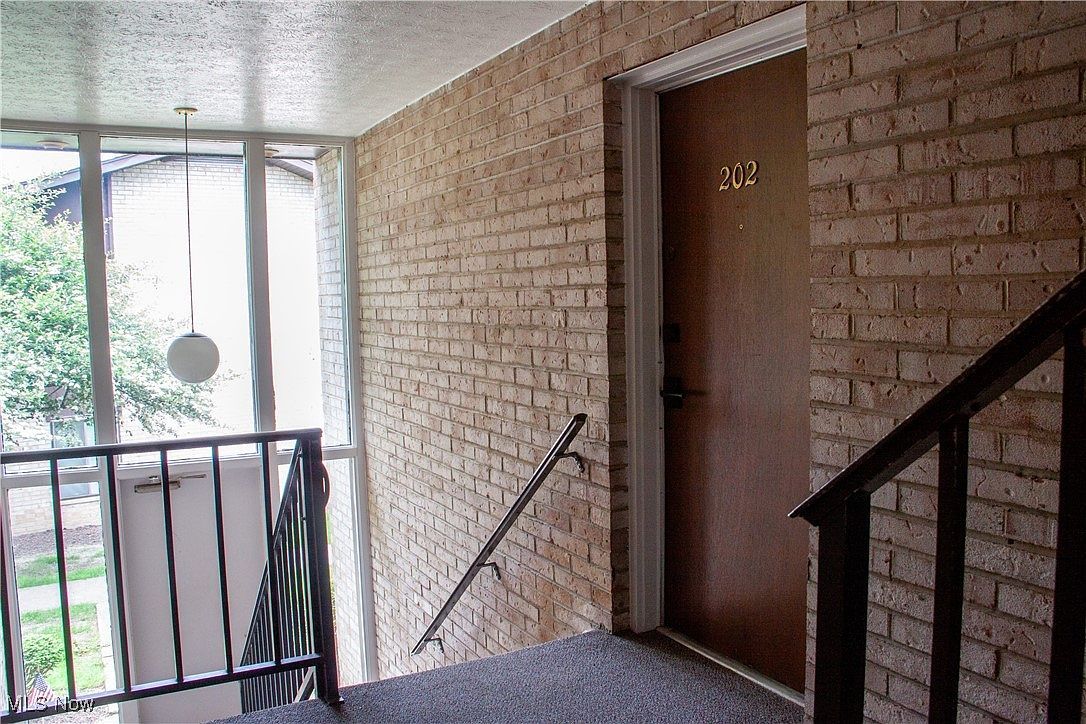 16475 Heather Ln #S202 Middleburg Heights, OH 44130 - Thumbnail 3