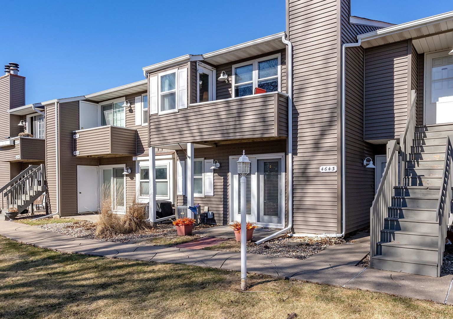 4643 Crow Creek Ct Bettendorf, IA 52722 - Thumbnail 3