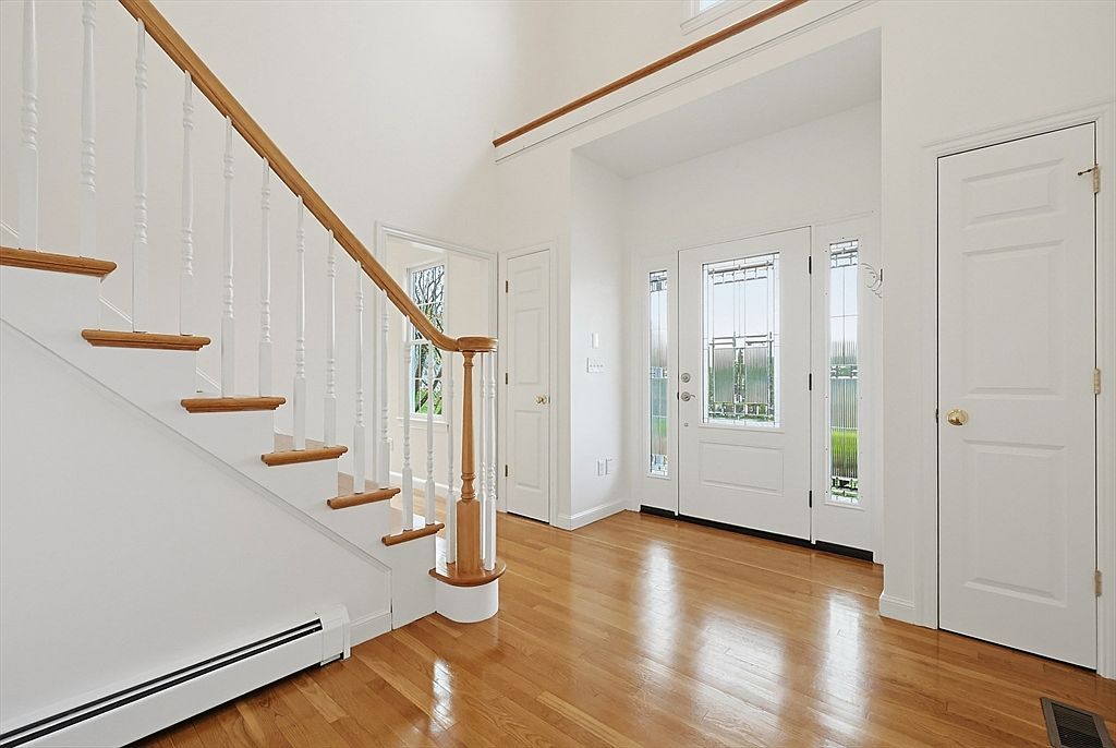 9 Hunter Ln Medway, MA 02053 - Thumbnail 3