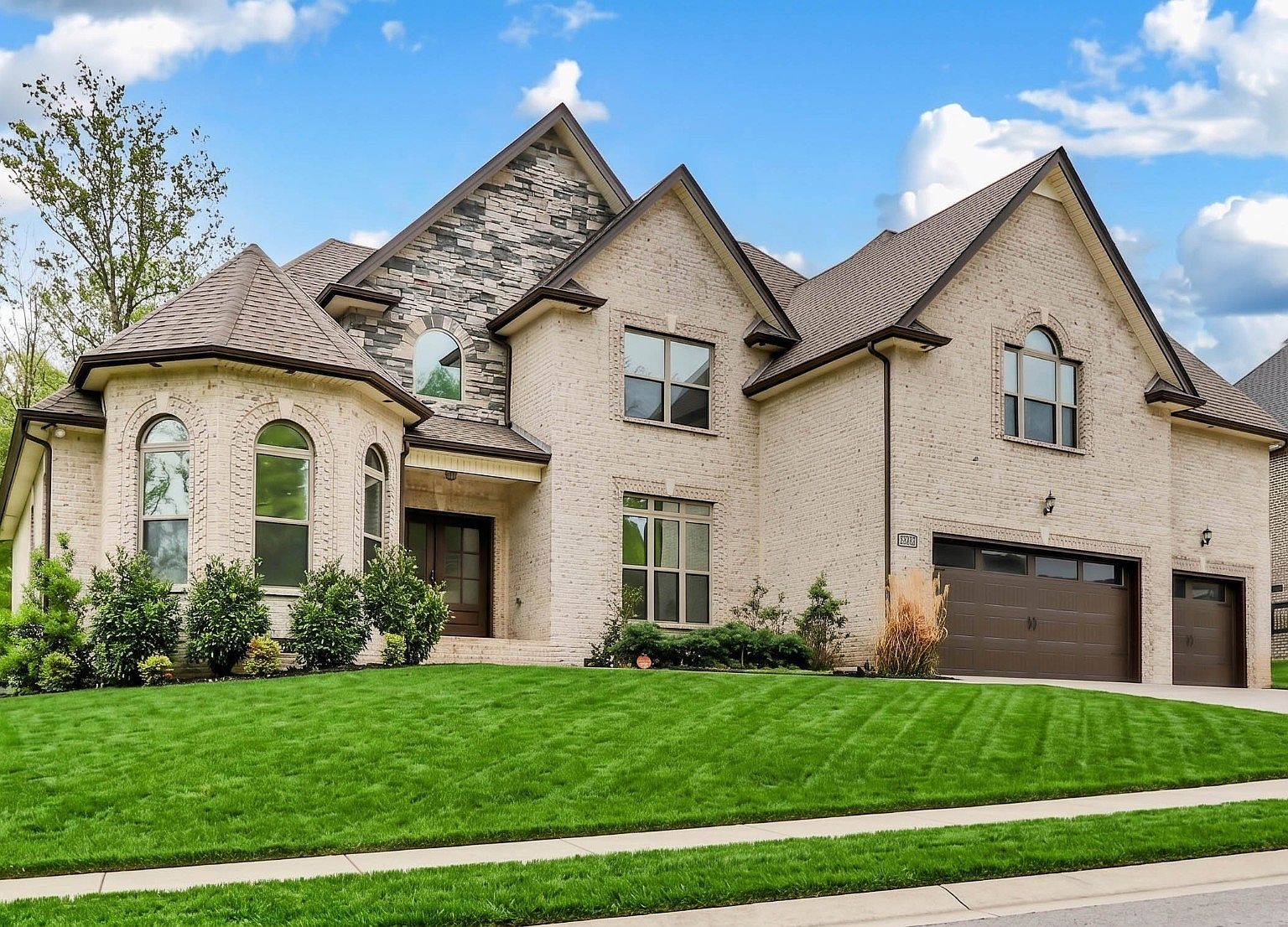 1689 Double R Blvd Clarksville, TN 37042 - Thumbnail 3