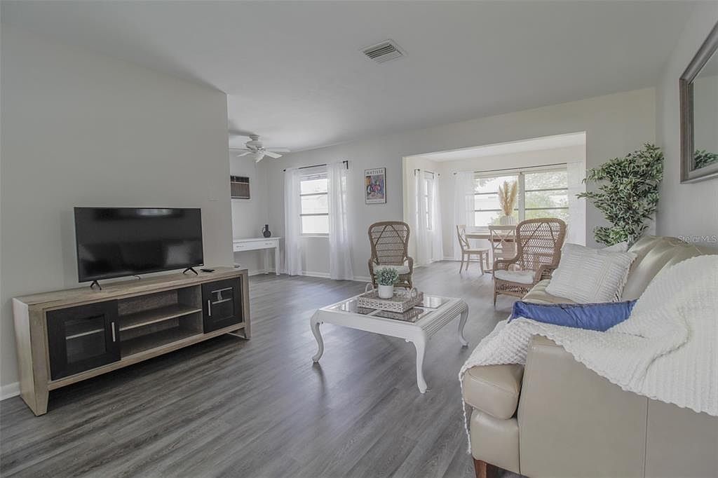 2338 Nash St Clearwater, FL 33765 - Thumbnail 3