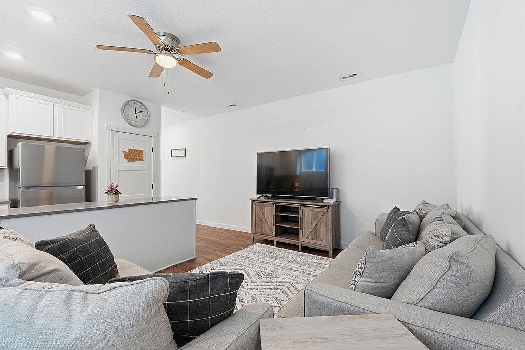 2303 E Longfellow Ave Spokane, WA 99207 - Thumbnail 3