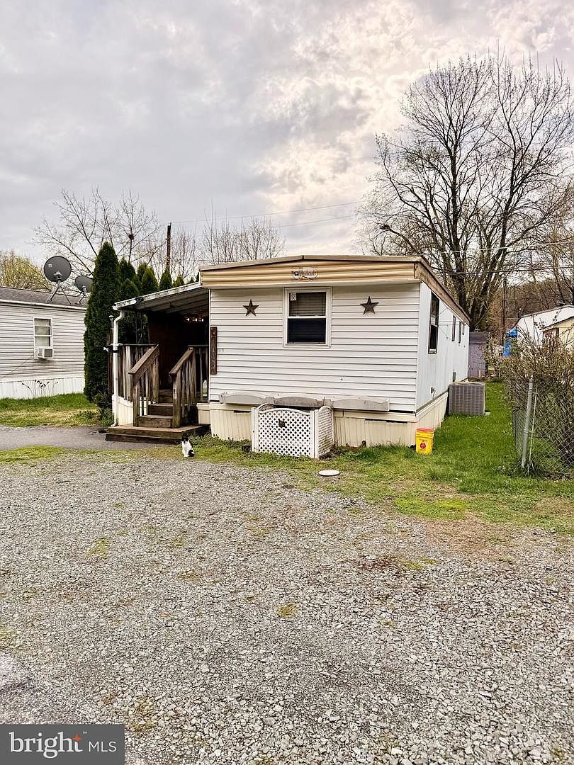 1113 Hollywood Dr Reading, PA 19606 - Thumbnail 3