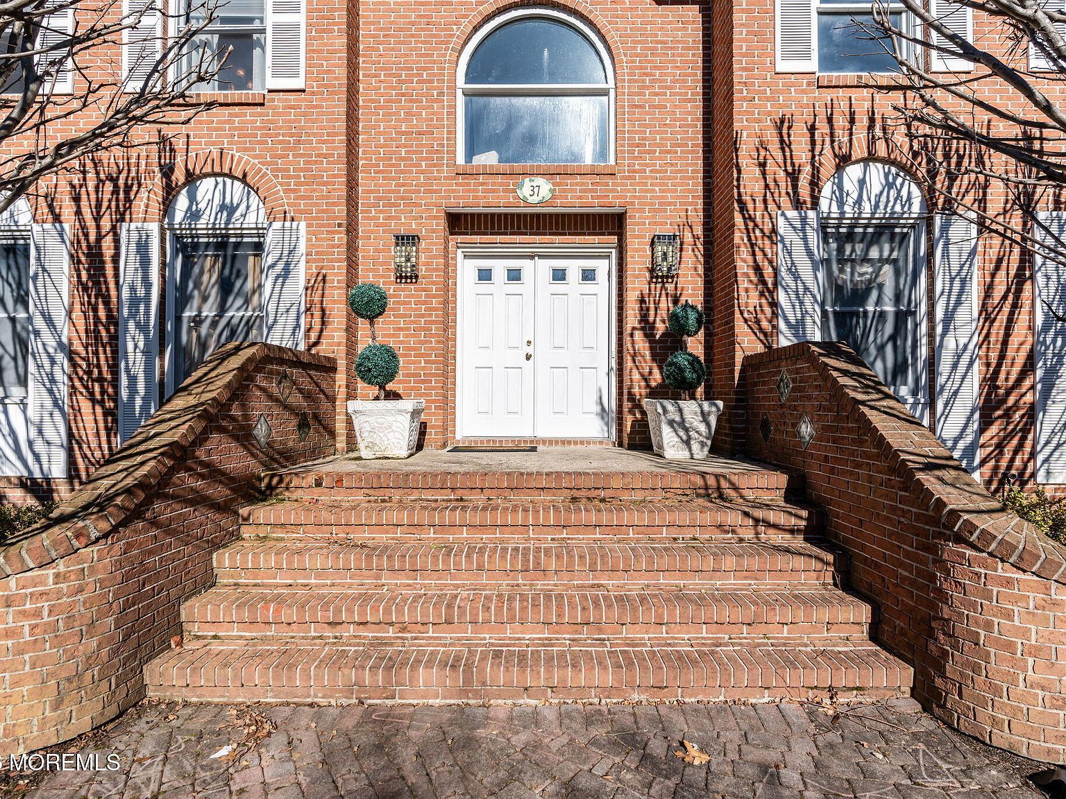 37 Carrie Dr Marlboro, NJ 07746 - Thumbnail 3