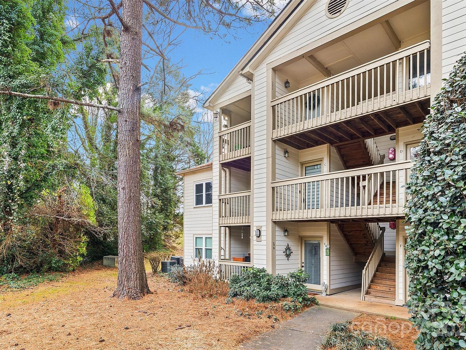 1041 Churchill Downs Ct APT C Charlotte, NC 28211 - Thumbnail 3