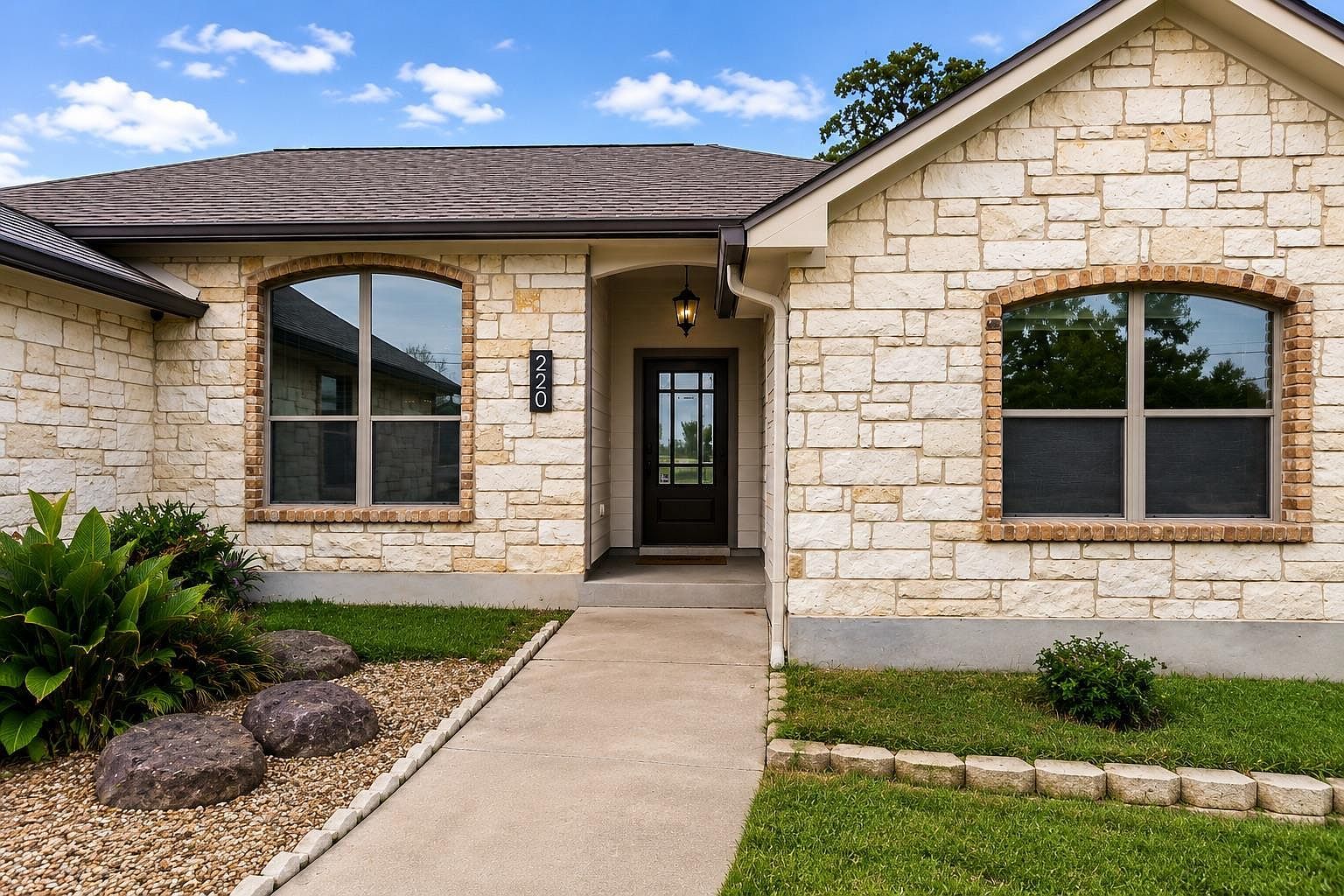 220 Ulupau Cir Bastrop, TX 78602 - Thumbnail 3