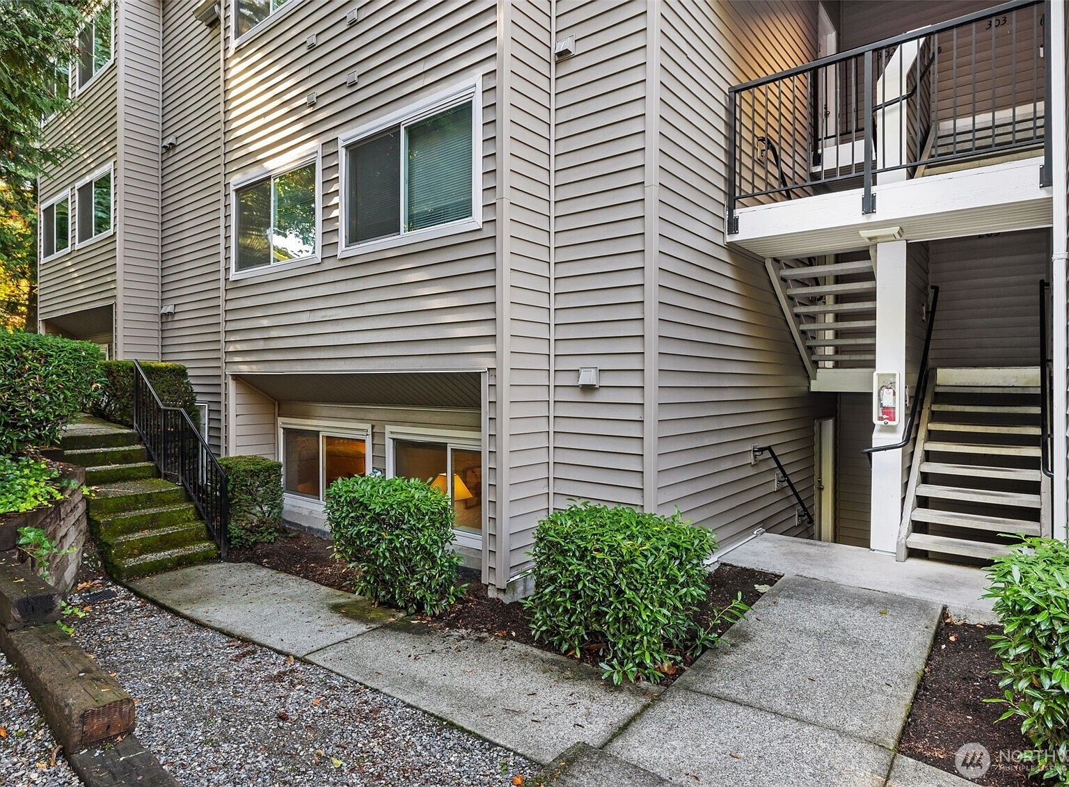 12044 100th Ave NE APT H102 Kirkland, WA 98034 - Thumbnail 3