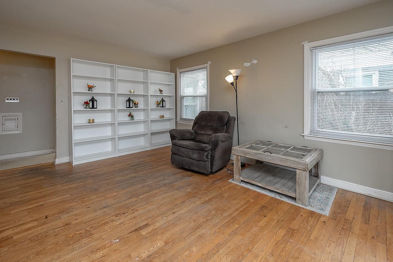 4462 S Lake Dr Cudahy, WI 53110 - Thumbnail 3