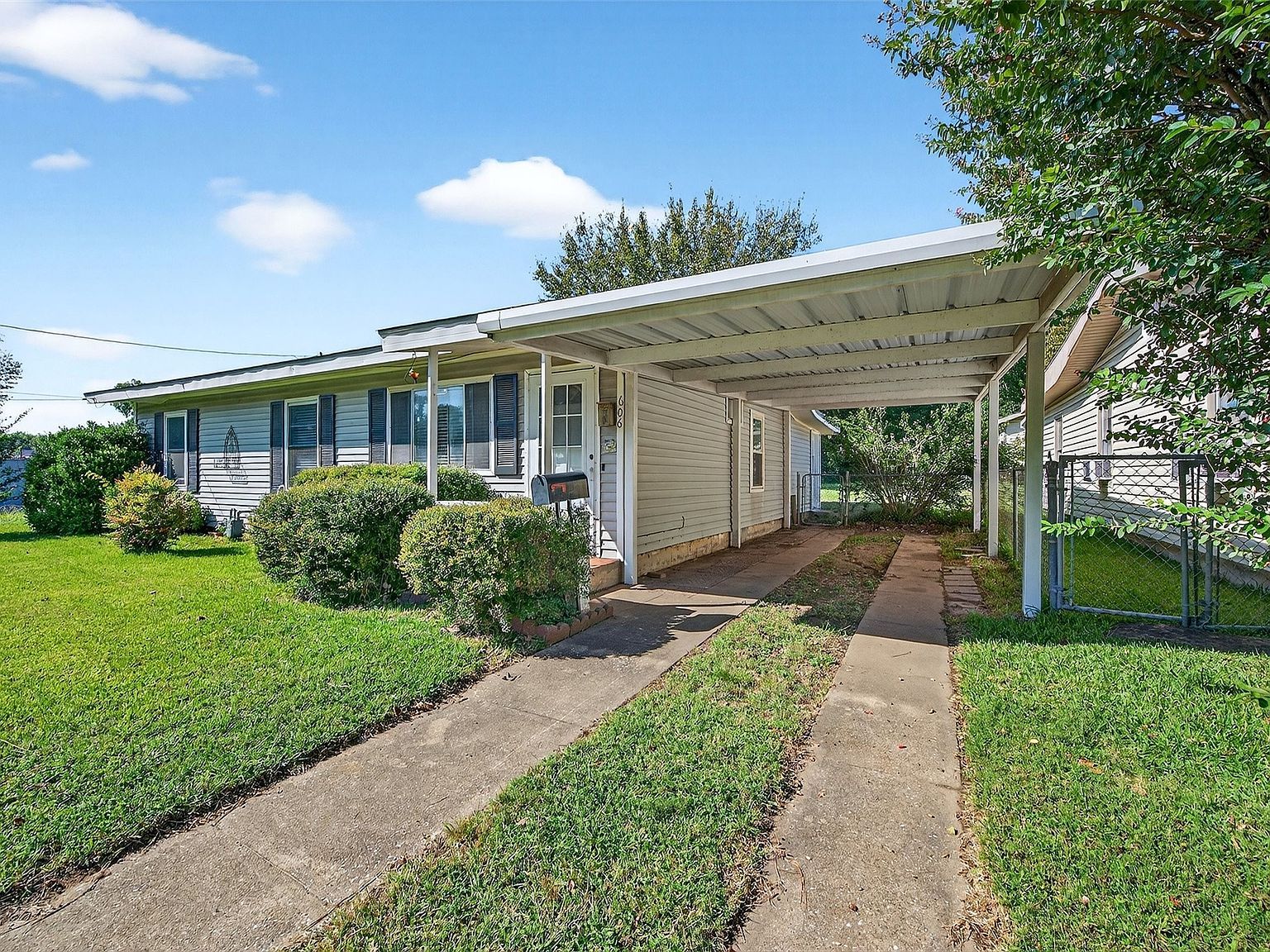 606 S Gordon St Sherman, TX 75092 - Thumbnail 3