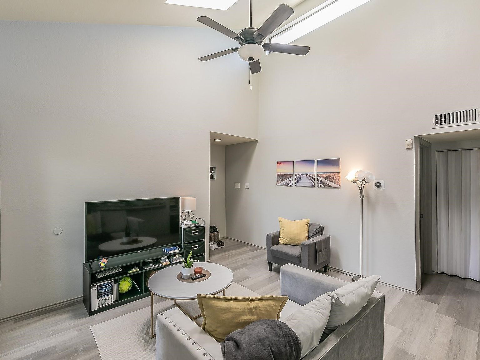 5750 Phoenix Dr APT 22 Dallas, TX 75231 - Thumbnail 3