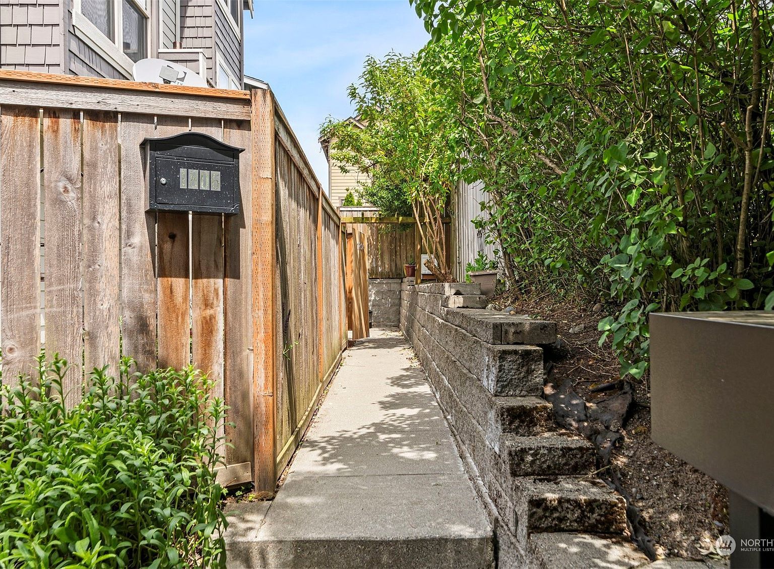 1804 E Fir St Seattle, WA 98122 - Thumbnail 3