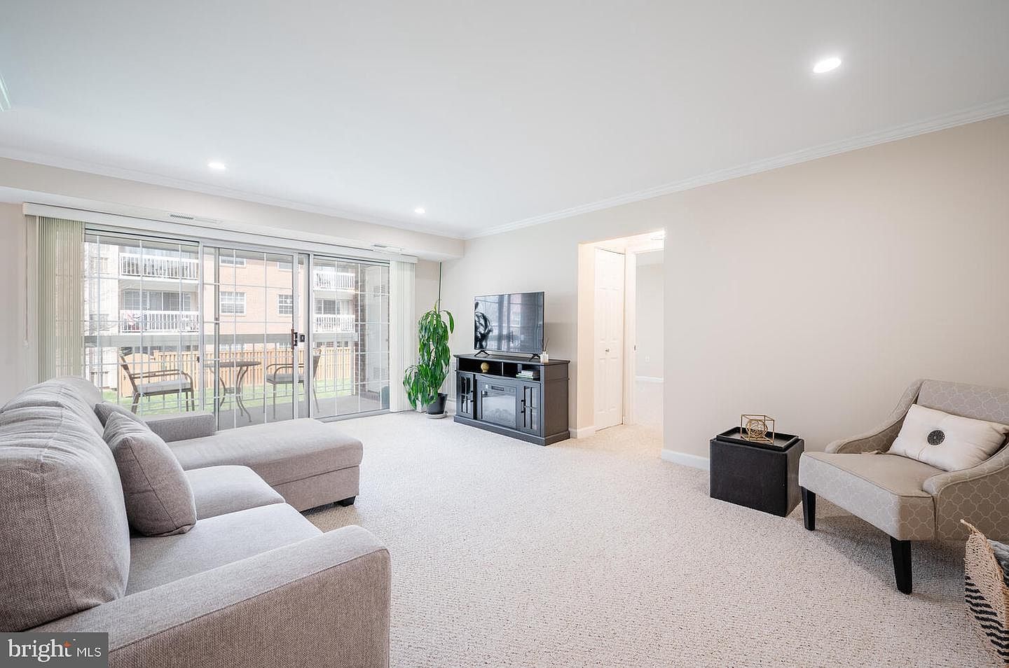 1954 Kennedy Dr APT 201 Mc Lean, VA 22102 - Thumbnail 3