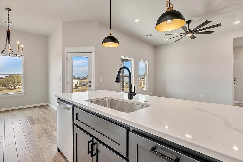 514 Grand Sycamore Dr Washington, OK 73093 - Thumbnail 3