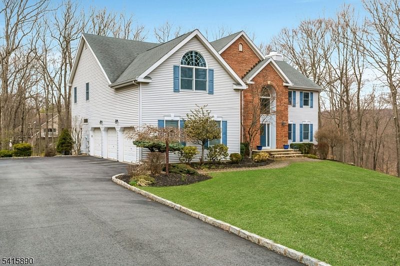 5 Adams Ct Martinsville, NJ 08836 - Thumbnail 3