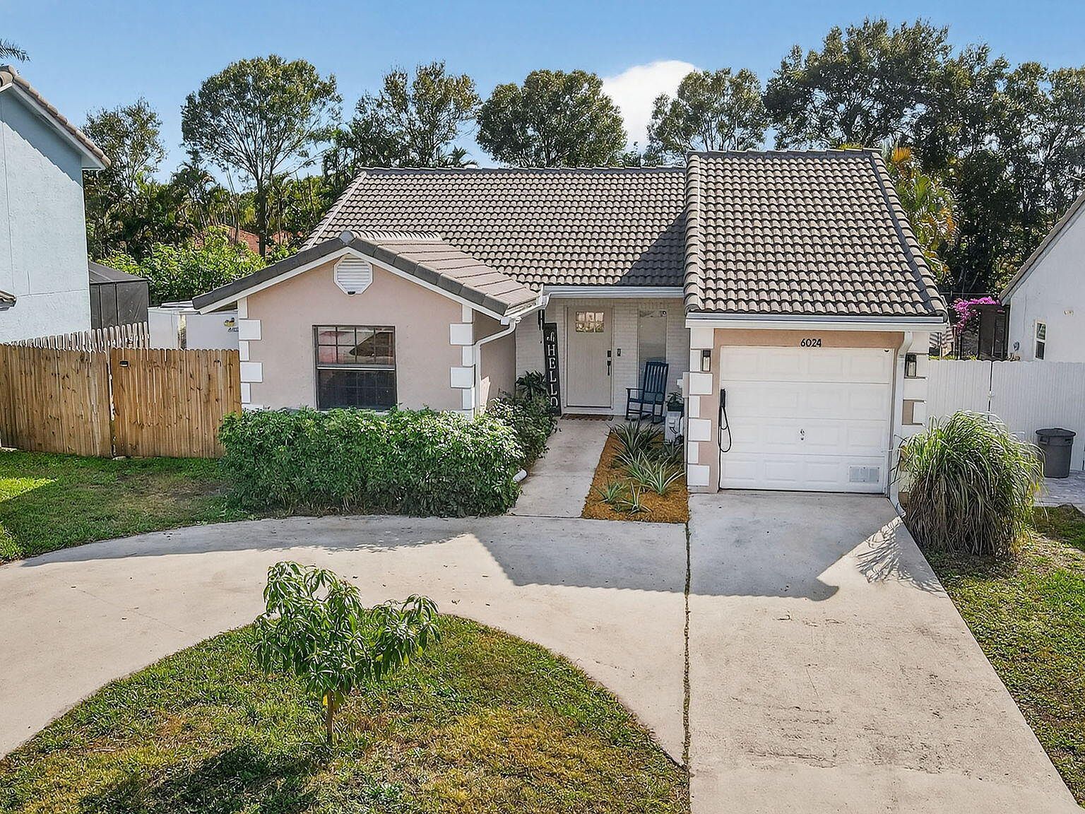 6024 Strawberry Lakes Cir Lake Worth, FL 33463 - Thumbnail 3