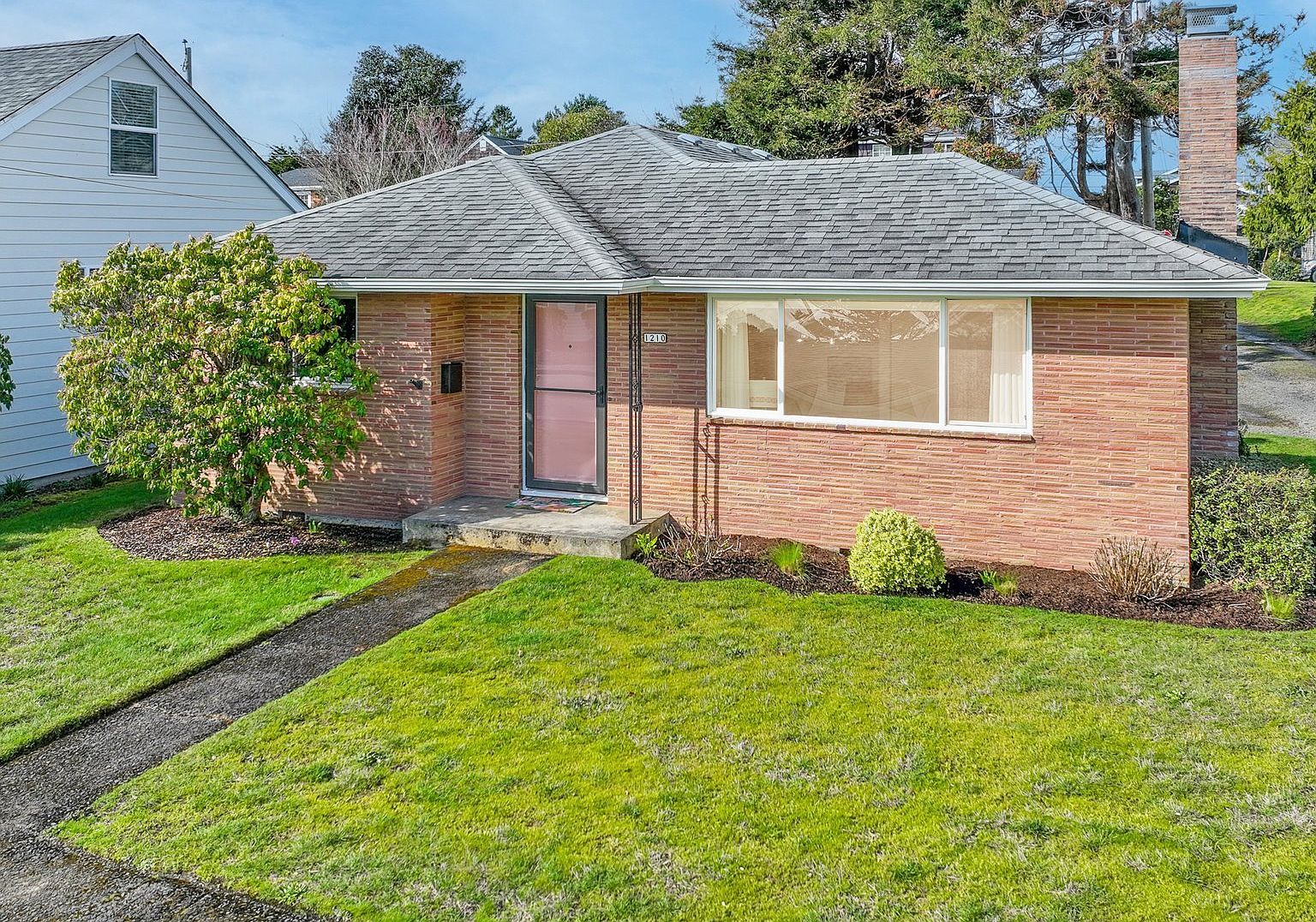 1210 S Columbia St Seaside, OR 97138 - Thumbnail 3