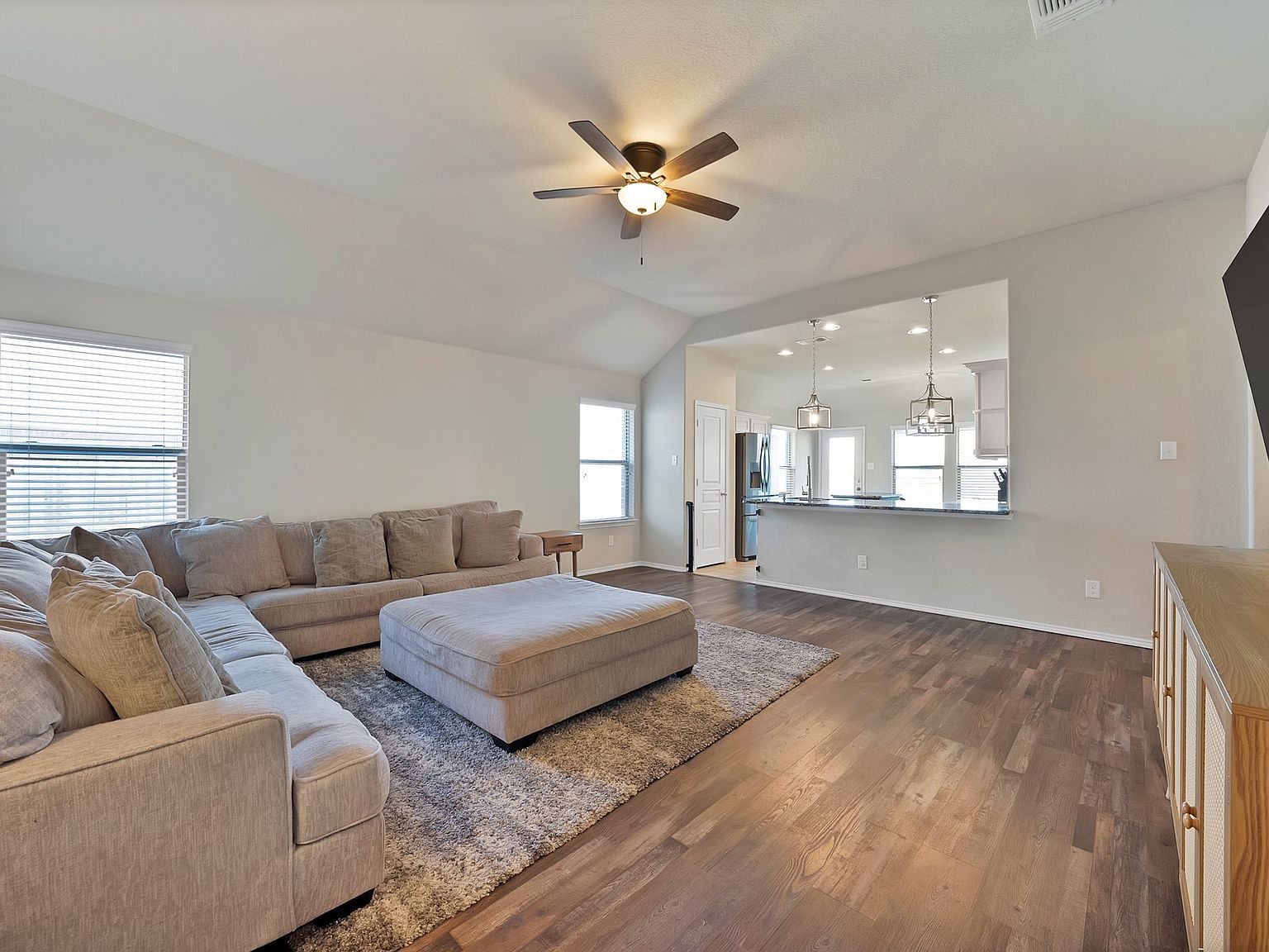 10329 Kingspoint Blvd Fort Worth, TX 76140 - Thumbnail 3