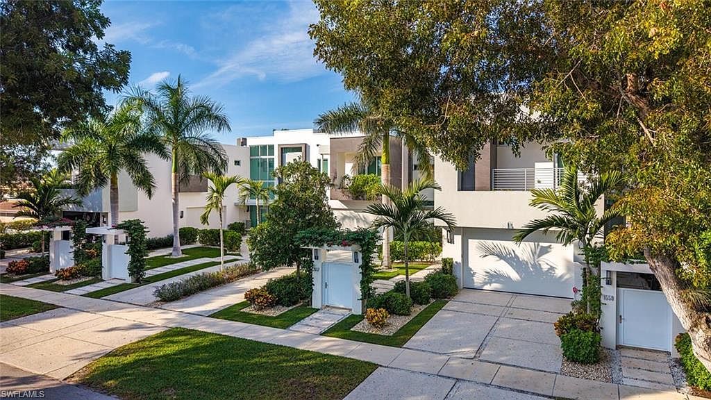 1559 Chesapeake Ave Naples, FL 34102 - Thumbnail 3