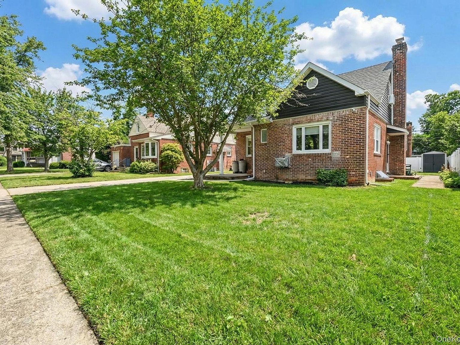 6 Willow Rd New Hyde Park, NY 11040 - Thumbnail 3
