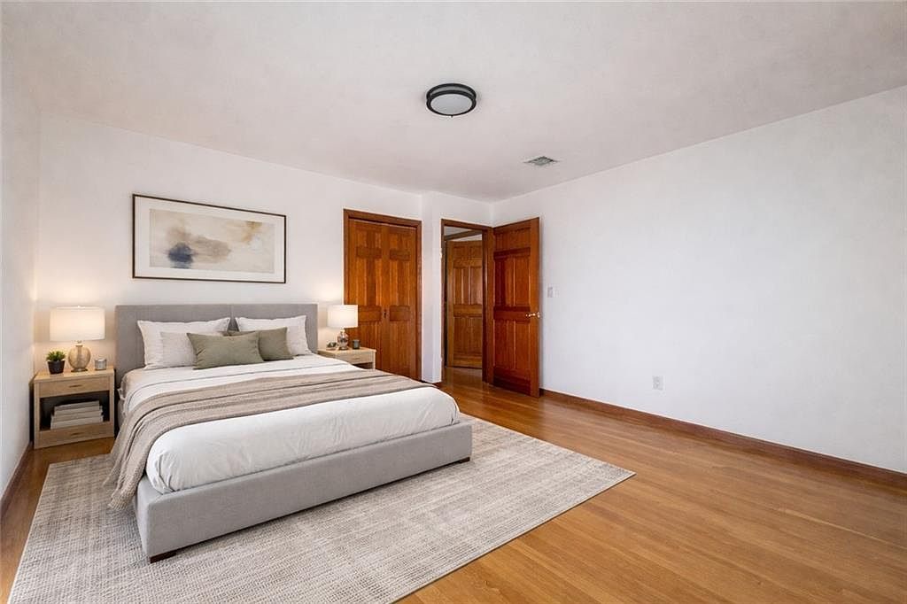 735 Woodrow Rd Staten Island, NY 10312 - Thumbnail 3