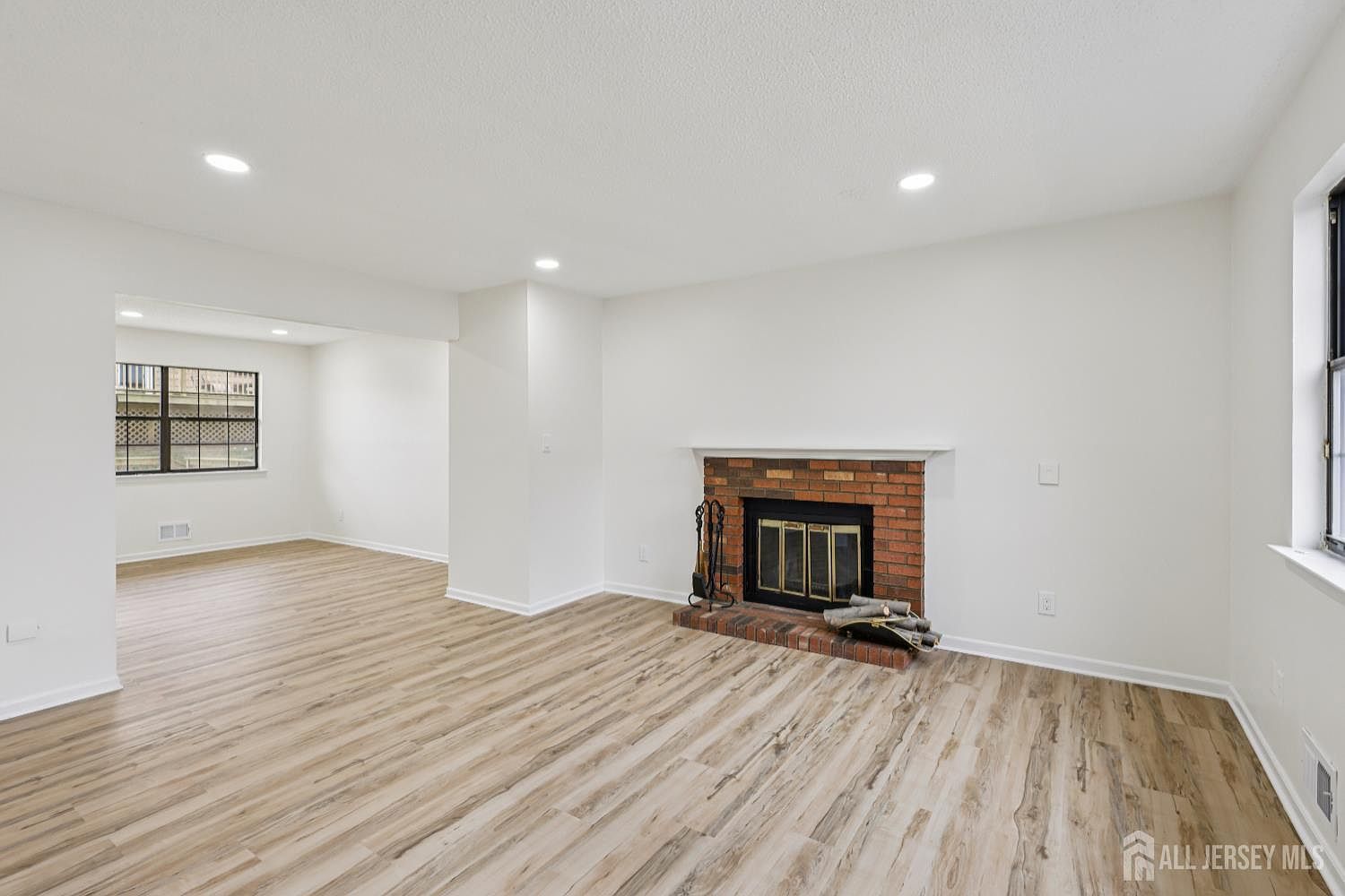 21 Wellington Ct Sayreville, NJ 08872 - Thumbnail 3