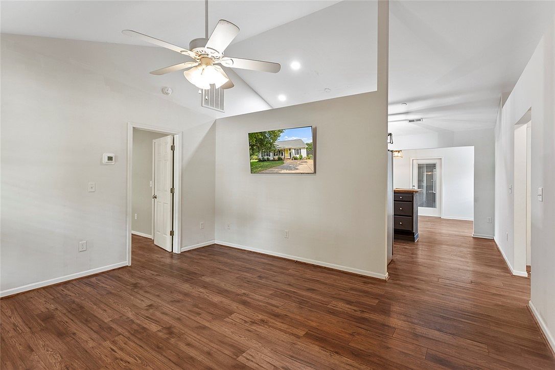 25 Natalie Ct Greer, SC 29651 - Thumbnail 3