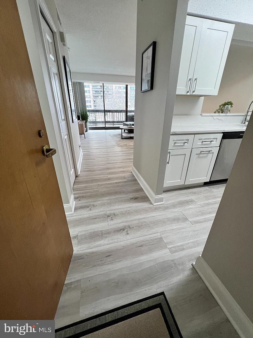 5505 Seminary Rd APT 118N Falls Church, VA 22041 - Thumbnail 3