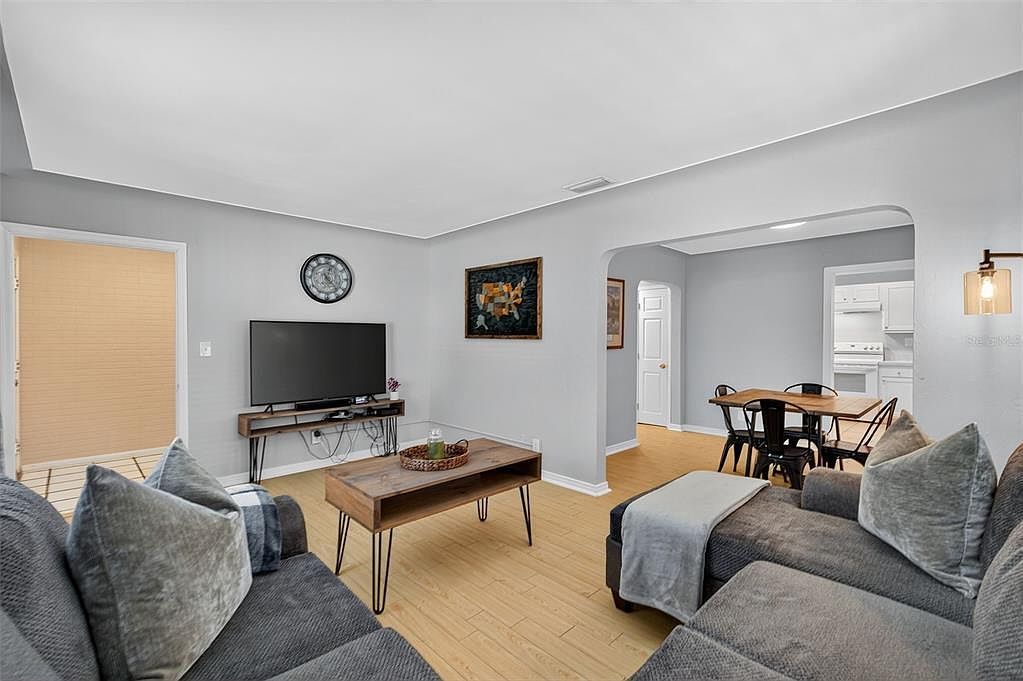 2401 19th St S Saint Petersburg, FL 33712 - Thumbnail 3