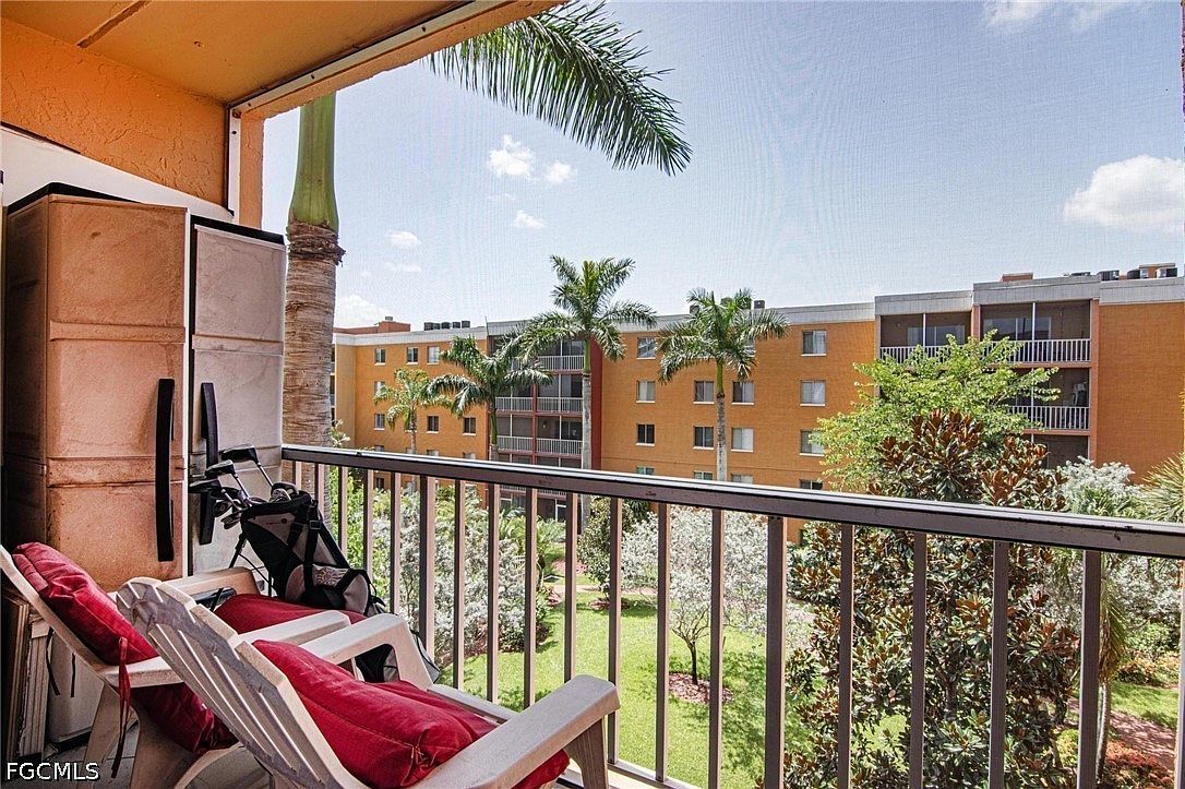 2366 E Mall Dr APT 414 Fort Myers, FL 33901 - Thumbnail 3