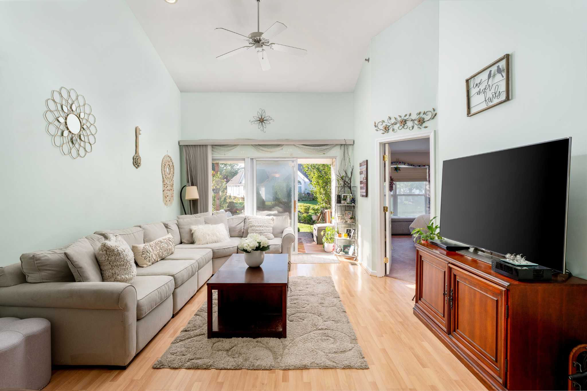 905 Constance Lane, Port Jefferson Station, NY, USA, 11776 - Thumbnail 3