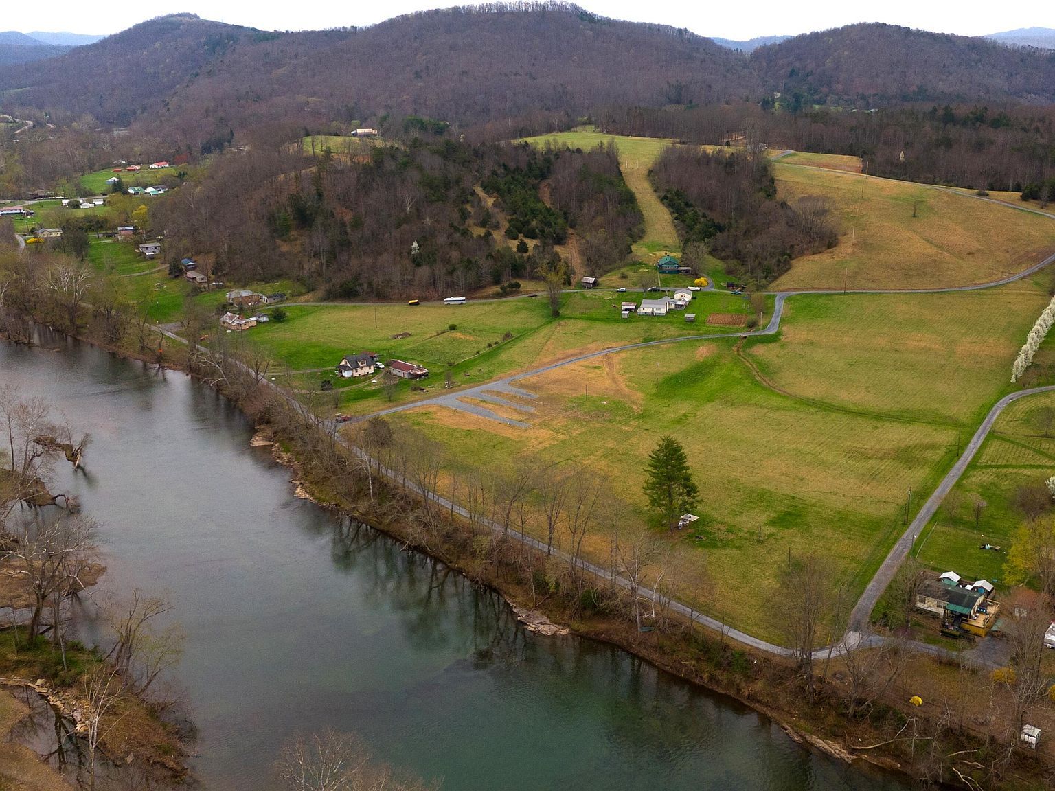 18 Outwest Ln Hinton, WV 25951 - Thumbnail 3