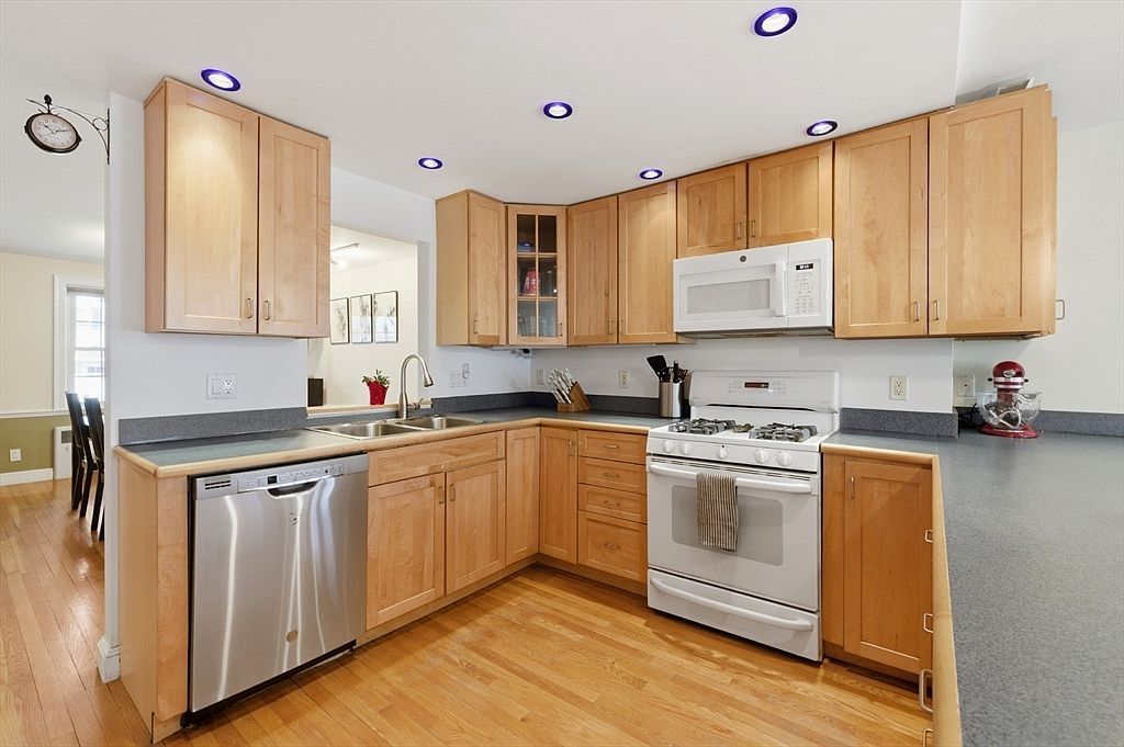 15 Ellison Rd Lexington, MA 02420 - Thumbnail 3