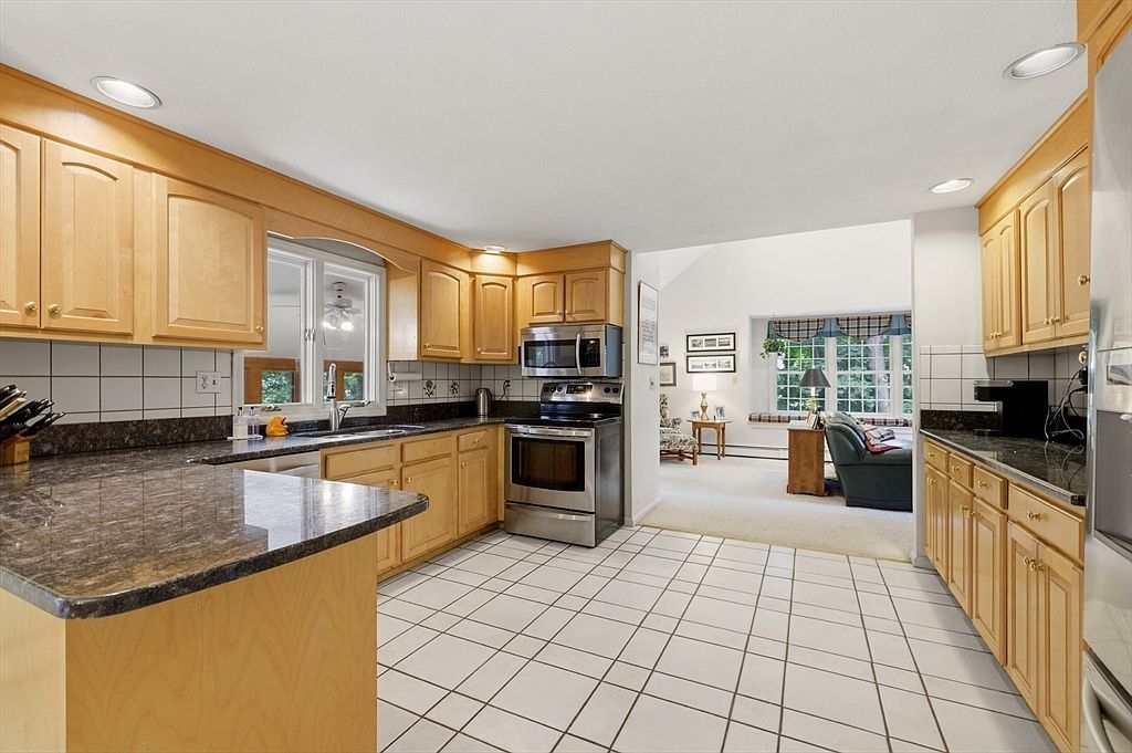 1 Battleview Cir Lexington, MA 02420 - Thumbnail 3