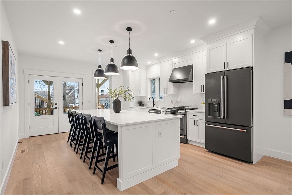 26 Adelaide St Floor 1 Jamaica Plain, MA 02130 - Thumbnail 3