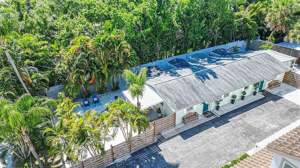 1805 Ivanhoe St Sarasota, FL 34231 - Thumbnail 3