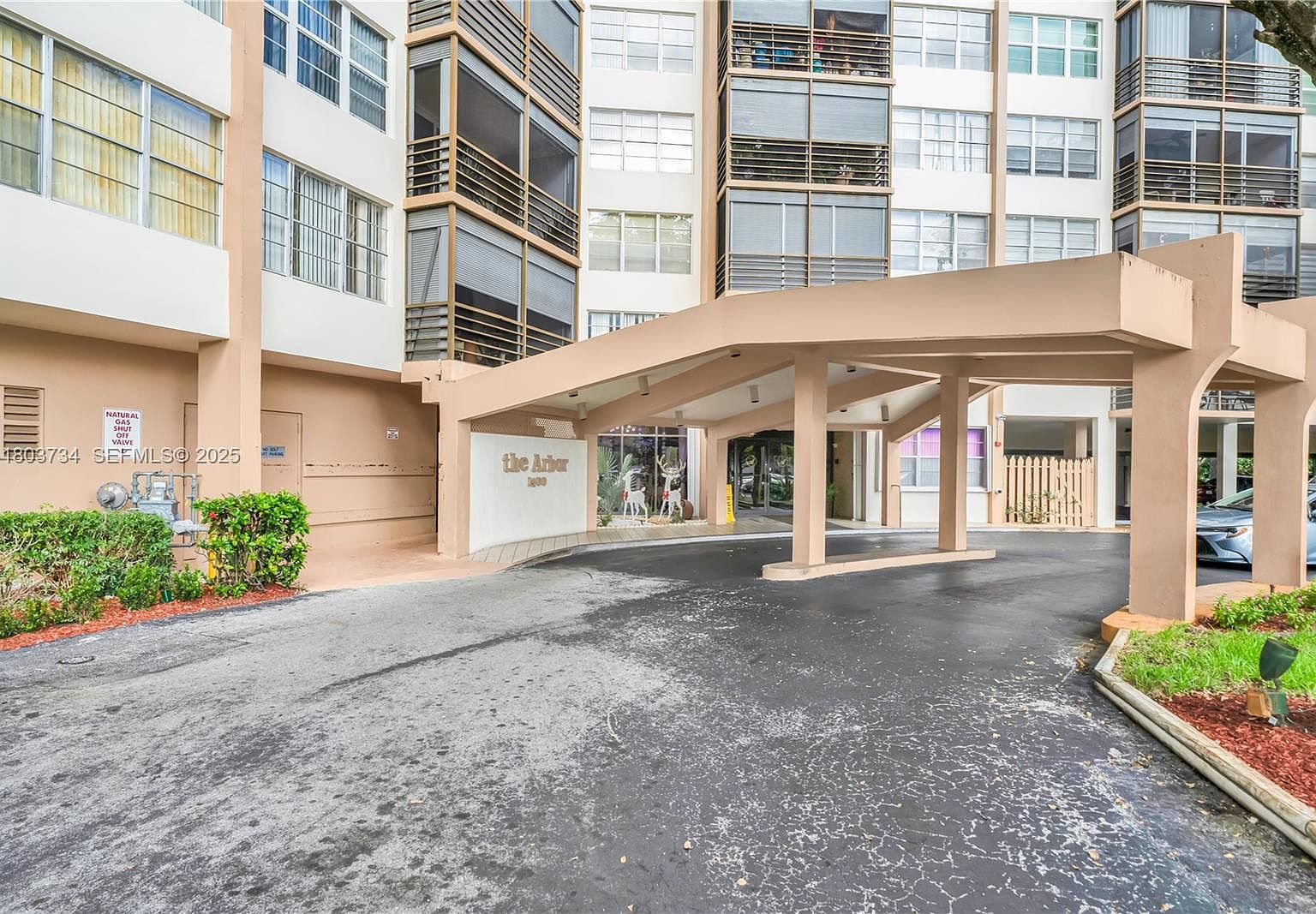 1400 Saint Charles Pl APT L4 Hollywood, FL 33026 - Thumbnail 3