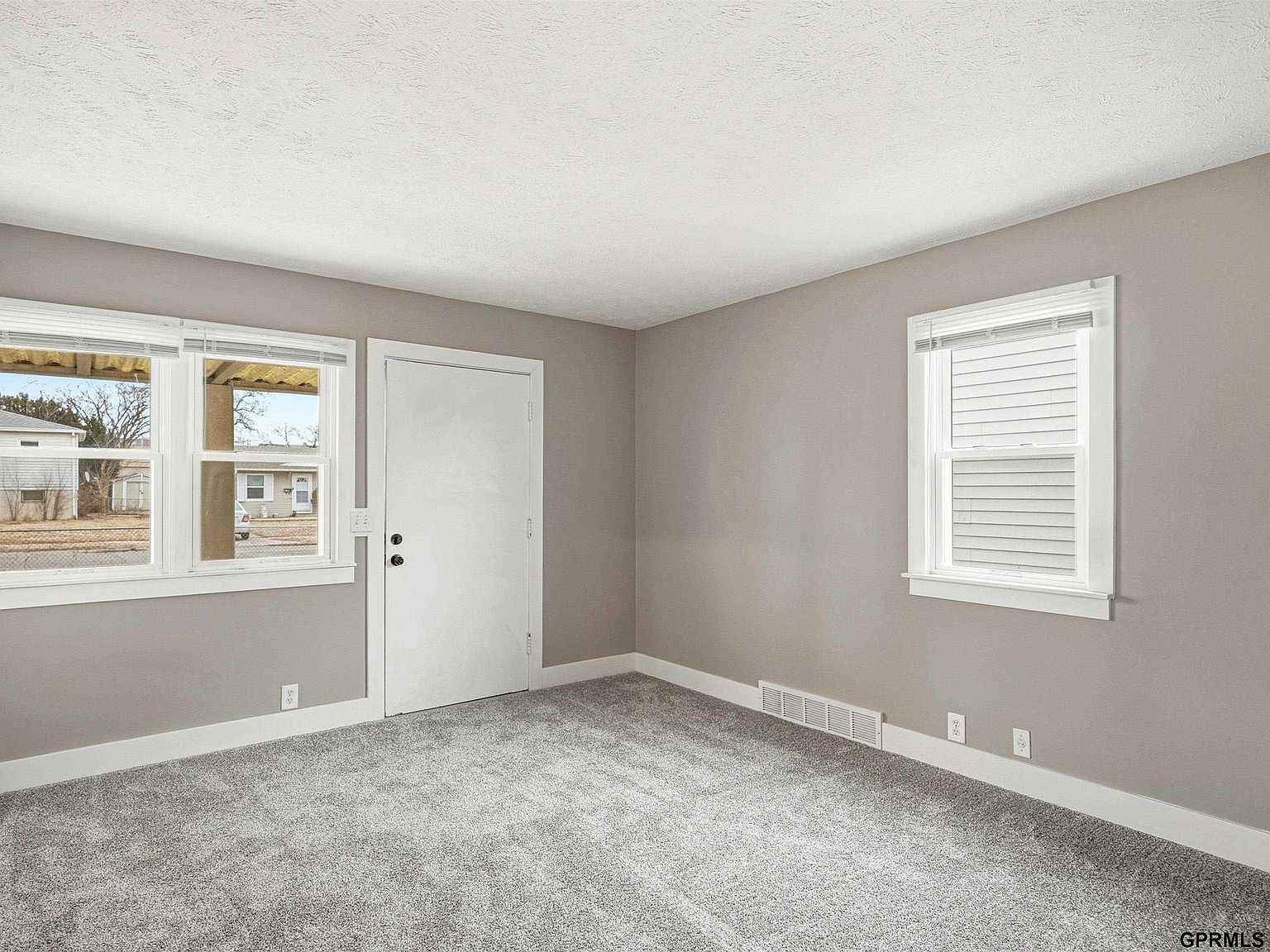 4528 S 61st St Omaha, NE 68117 - Thumbnail 3