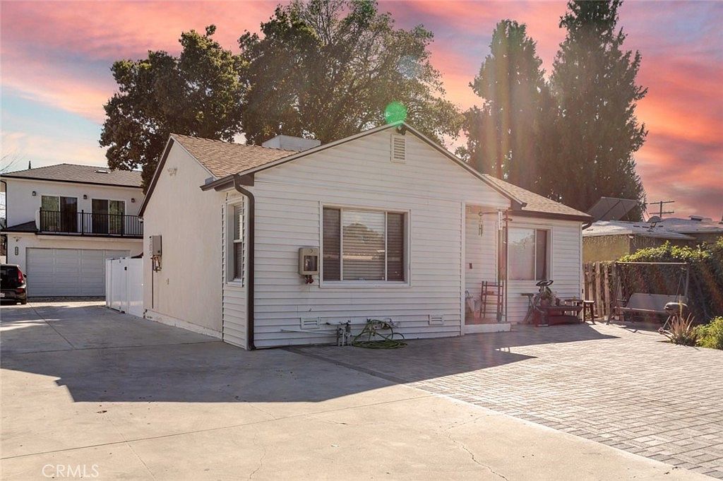 15944 Valerio St Van Nuys, CA 91406 - Thumbnail 3