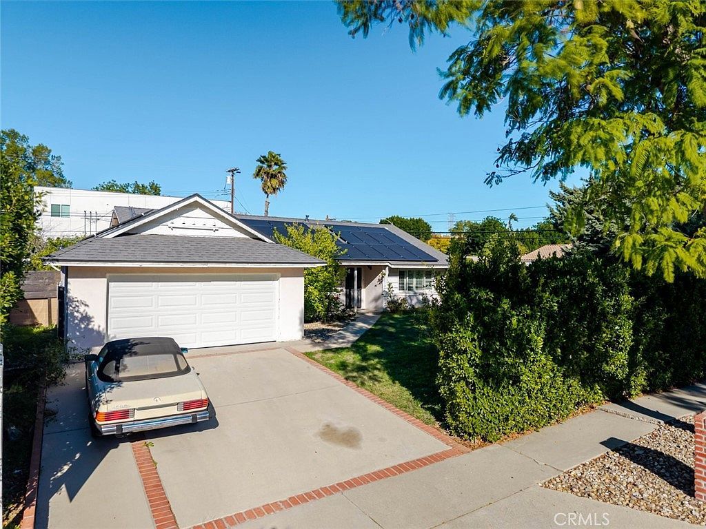 18301 Minnehaha St Porter Ranch, CA 91326 - Thumbnail 3
