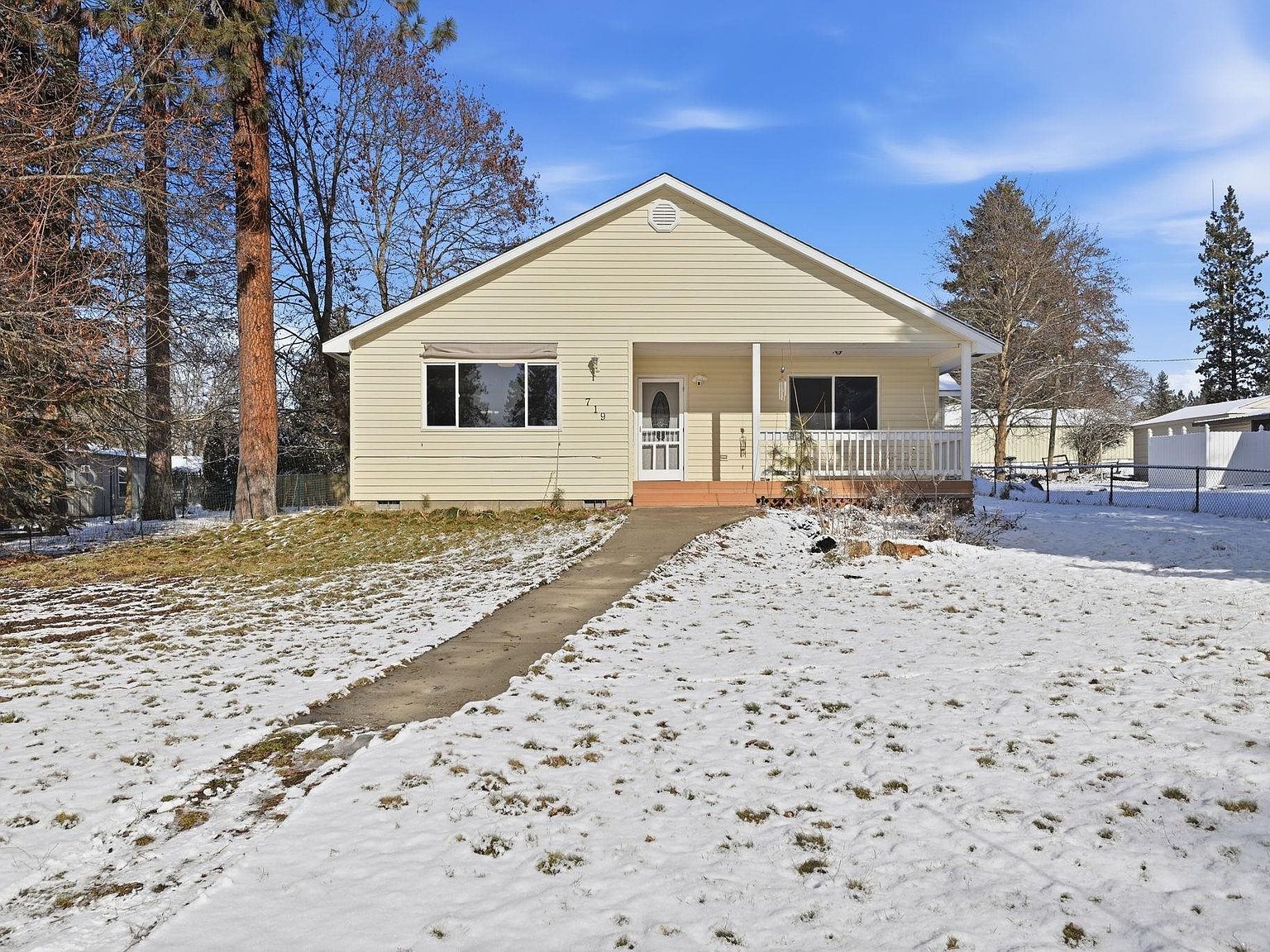 719 E B St Deer Park, WA 99006 - Thumbnail 3