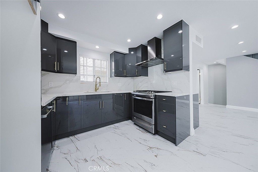 10274 Tujunga Canyon Blvd APT 4 Tujunga, CA 91042 - Thumbnail 3