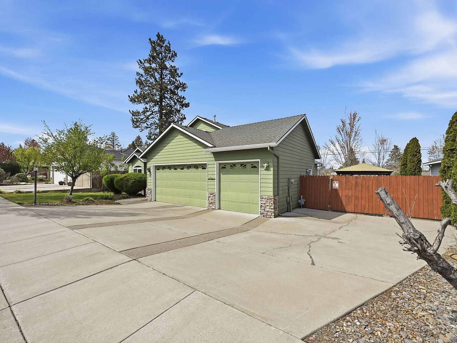 209 SE Soft Tail Dr Bend, OR 97702 - Thumbnail 3