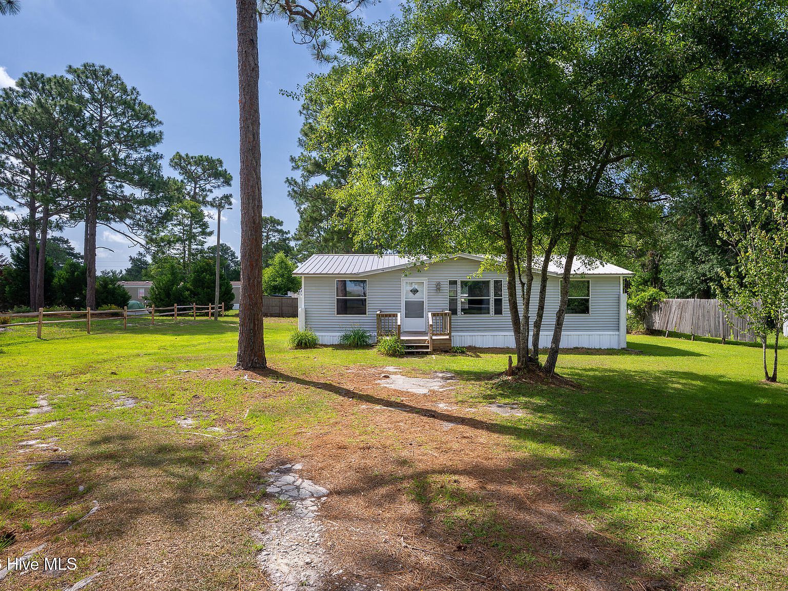 420 S Dyson St Holly Ridge, NC 28445 - Thumbnail 3