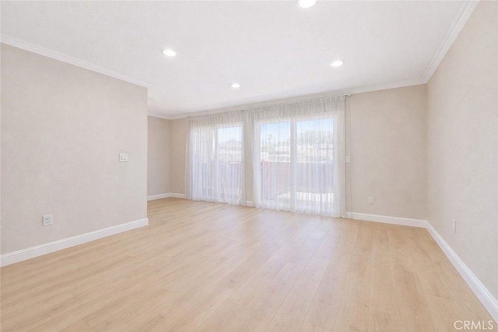 121 Sinclair Ave Unit 213 Glendale, CA 91206 - Thumbnail 3