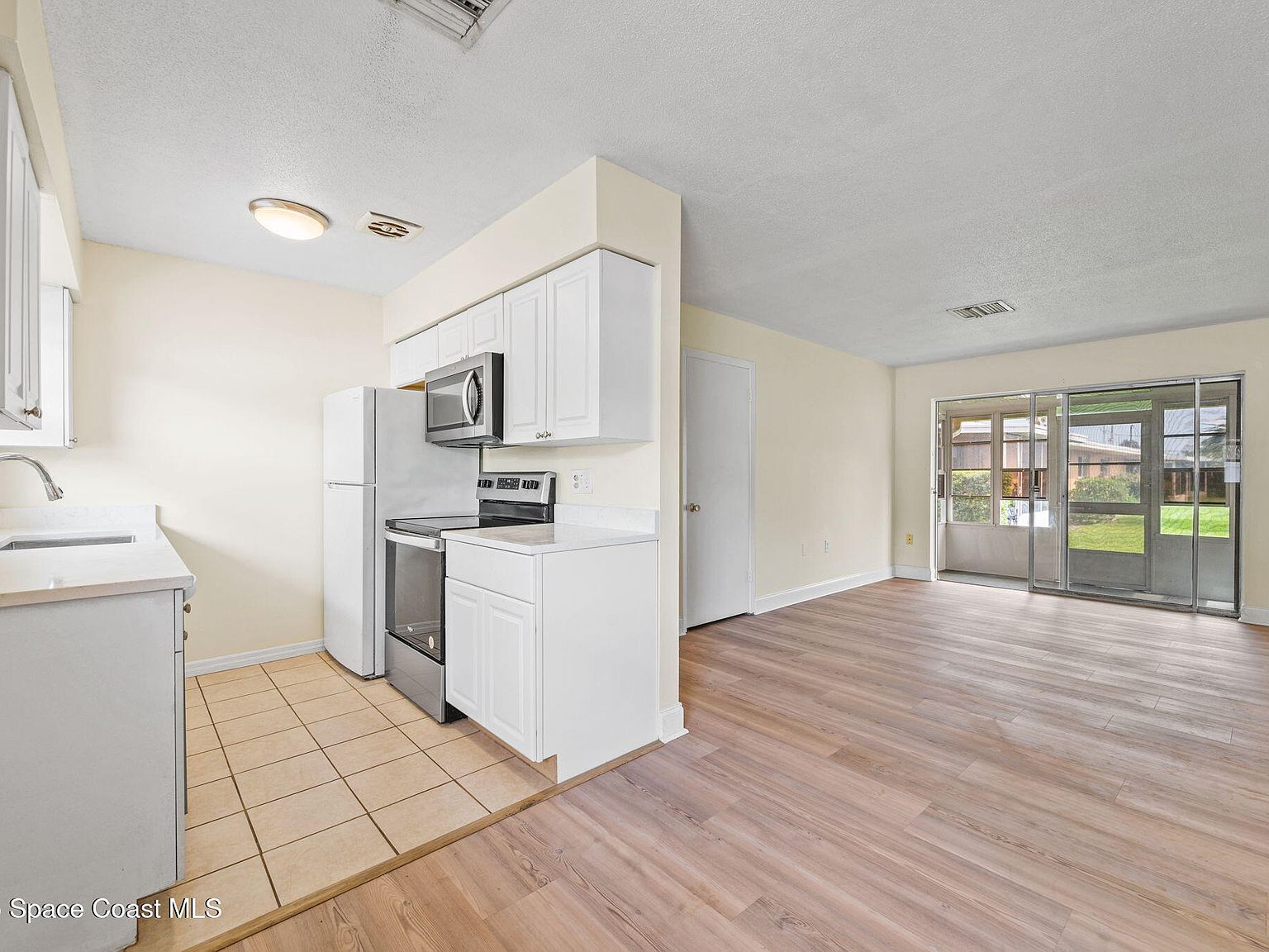 714 Catalina Rd APT 15 Cocoa Beach, FL 32931 - Thumbnail 3